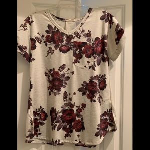 WOMEN’S, LIKE NEW, SIZE M, FLORAL SHORT SLEEVES